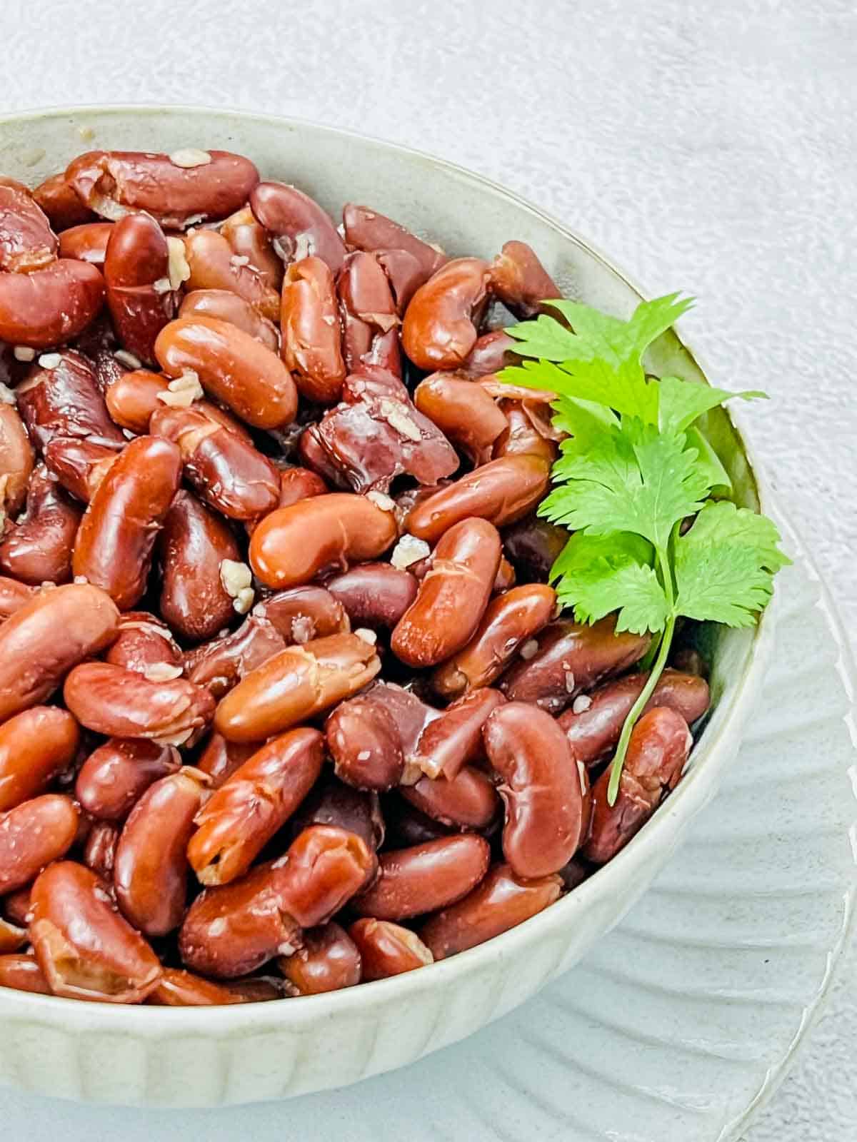 Cooked kidney beans in a white bowl.