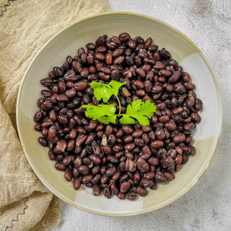 Cooked black beans topped with cilantro.