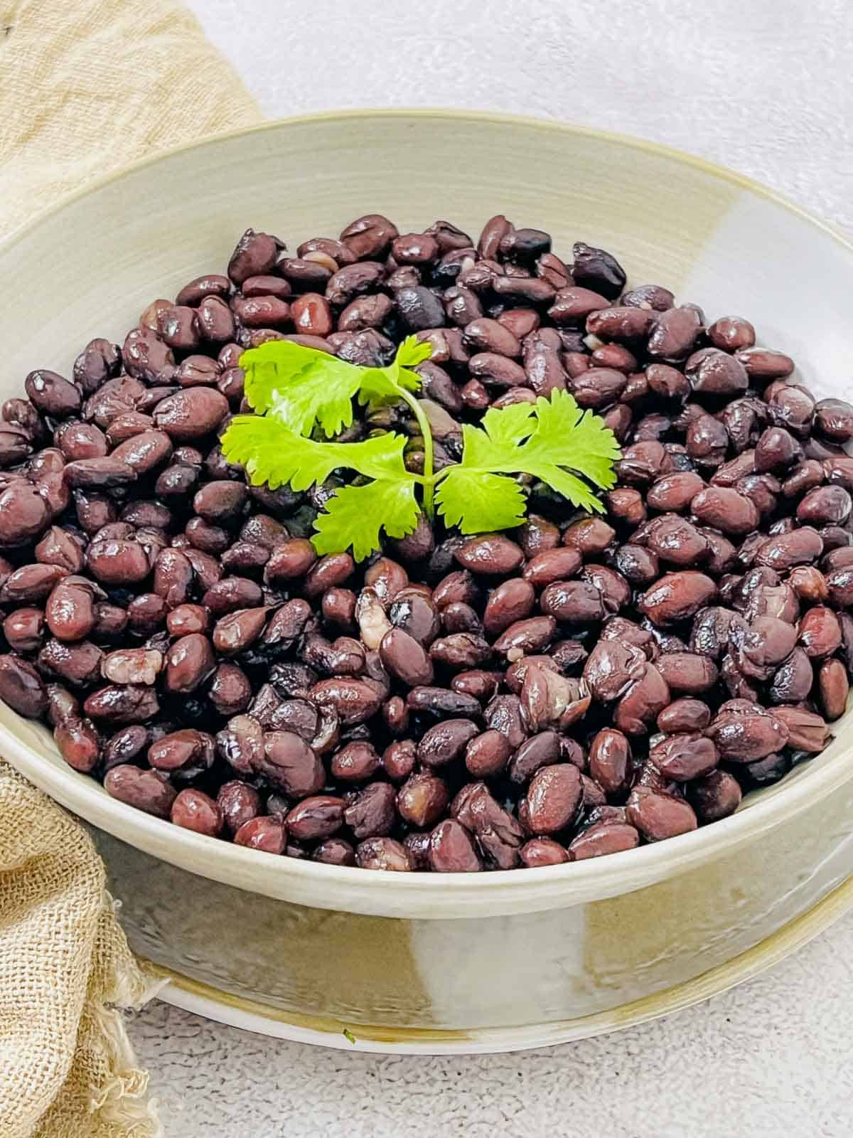 Cooked black beans topped with cilantro.