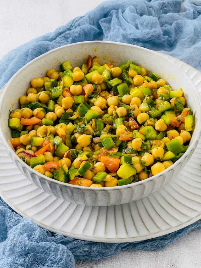Easy Moroccan Chickpea Salad: Perfect for Potlucks