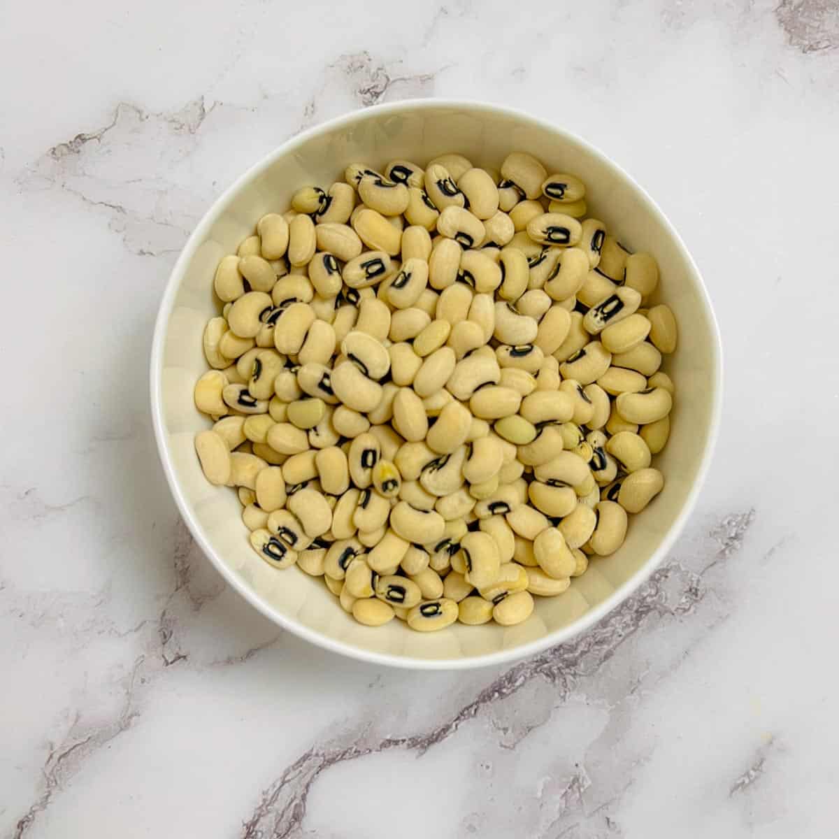 Dried black-eyed peas in a small bowl.