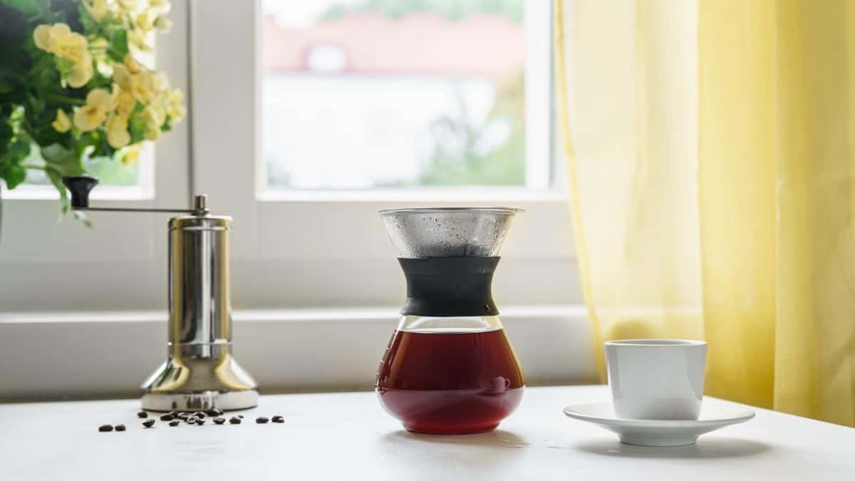 Coffee pot with reusable coffee filter.