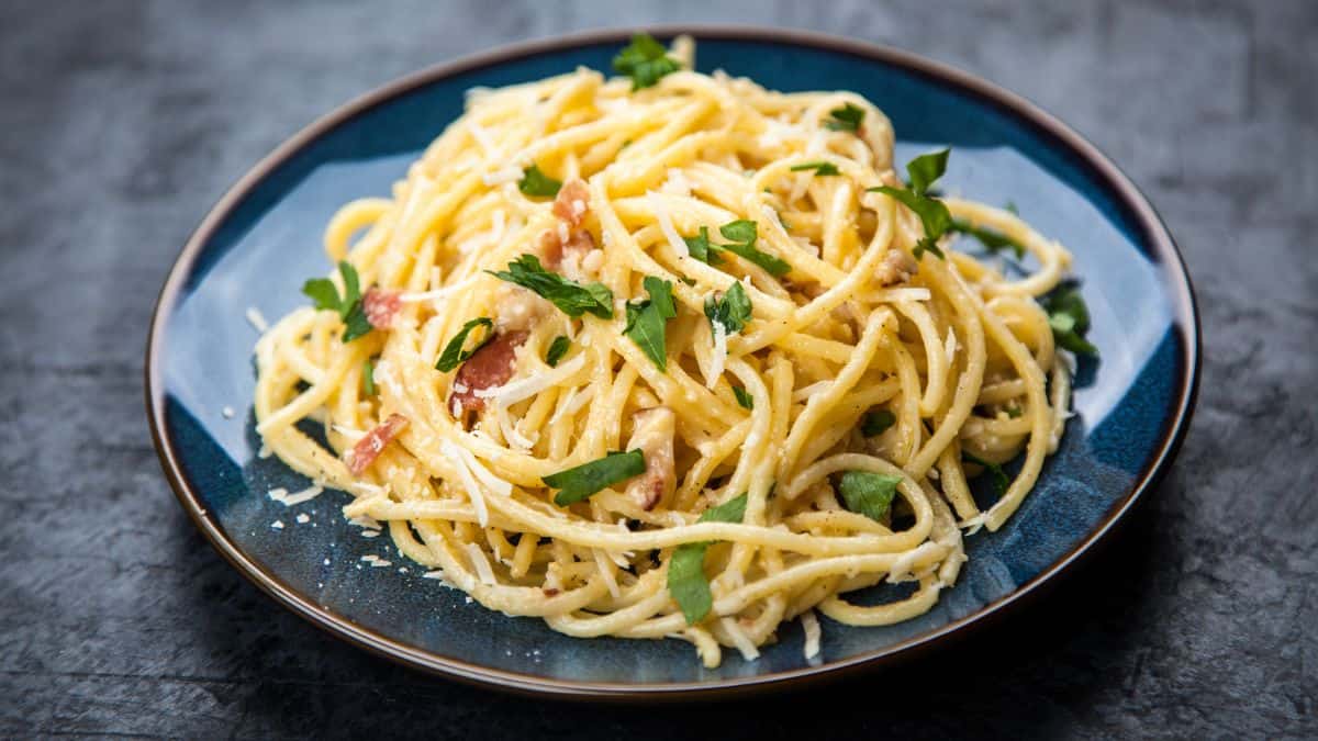 Spaghetti on a grey plate.