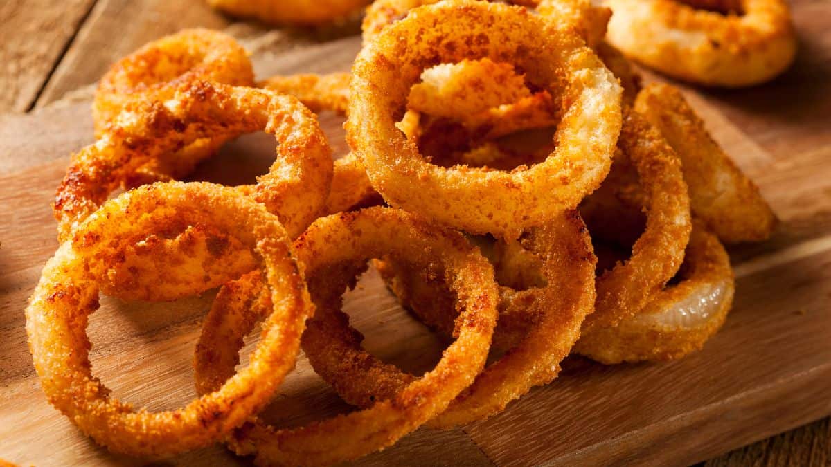 Onion rings on a tray.