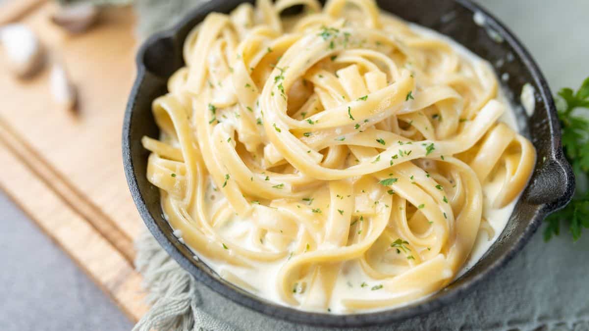 Fettuccine with alfredo sauce.