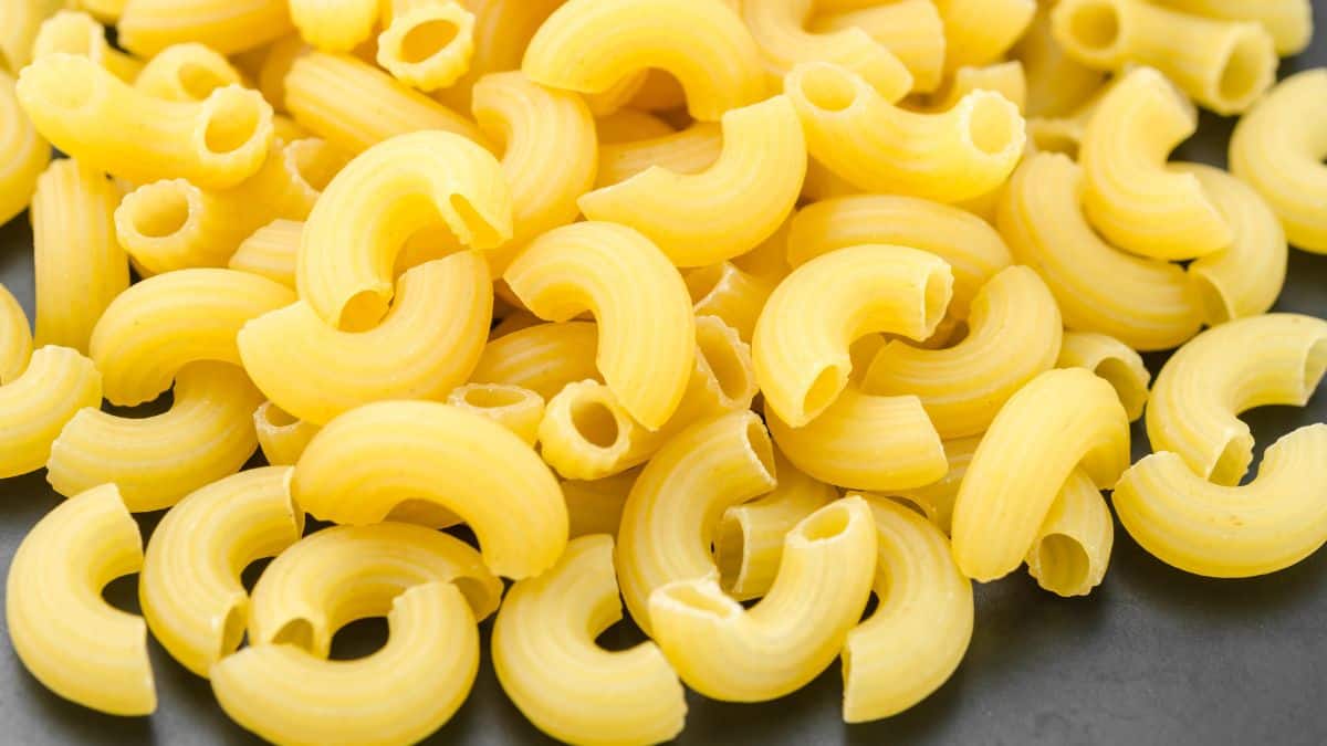 Macaroni on a wooden board.