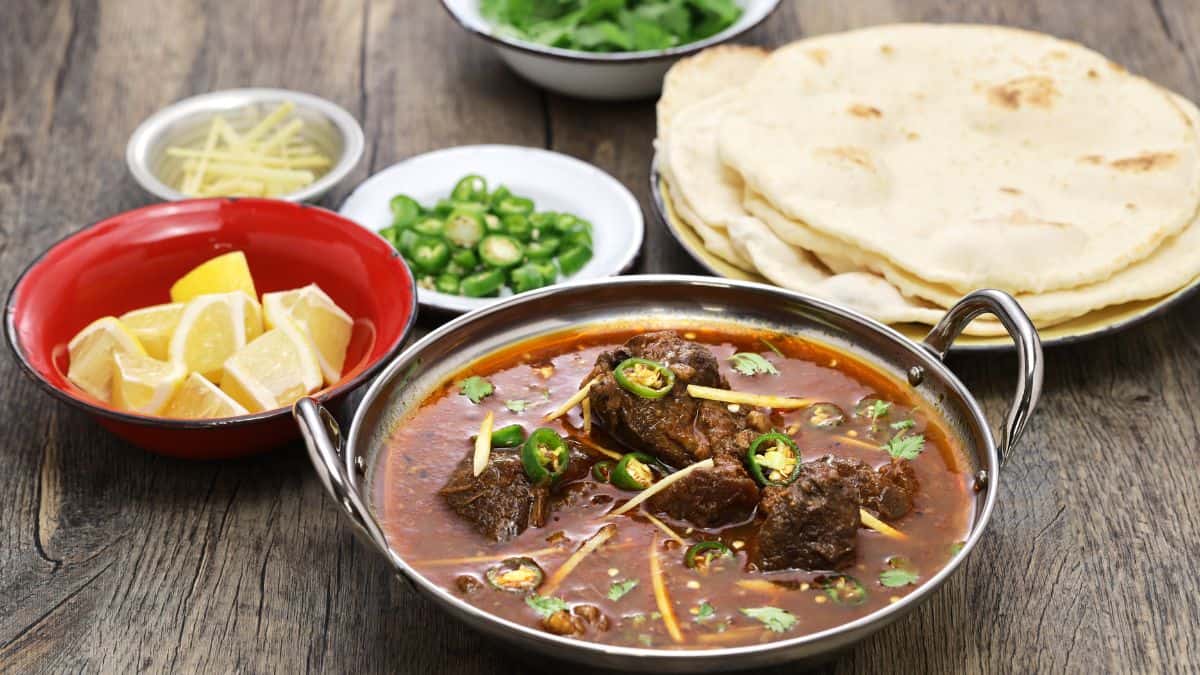 Nihari served with roti.