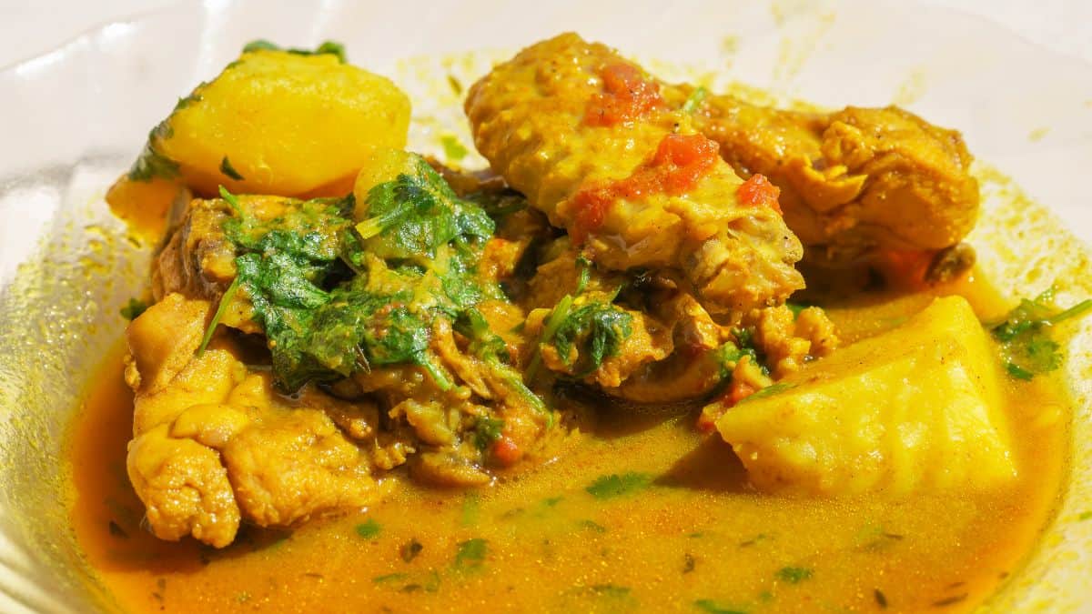 Mauritian chicken curry in a bowl.