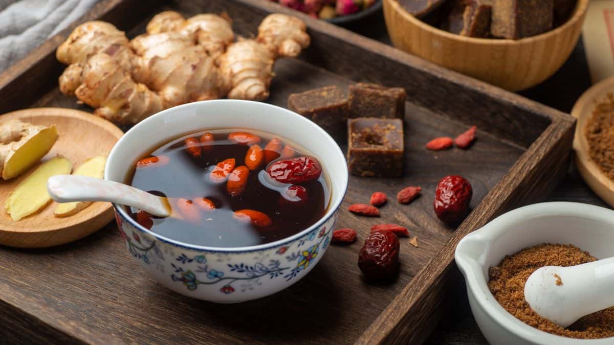 Jujube tea cup on a wooden board.