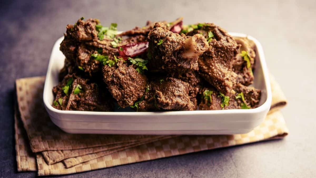 Mutton sukka in a white bowl.