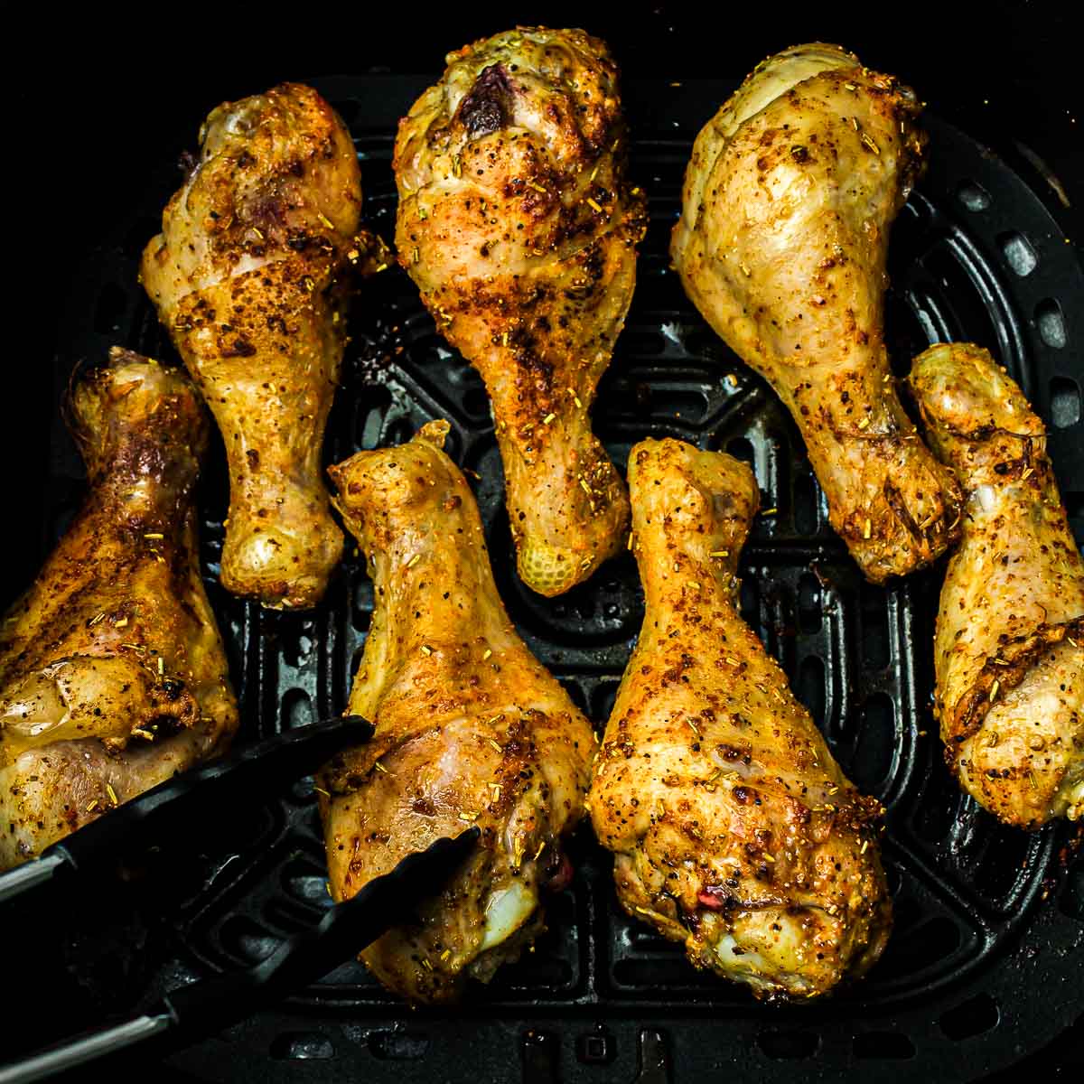 Chicken drumsticks after air frying.