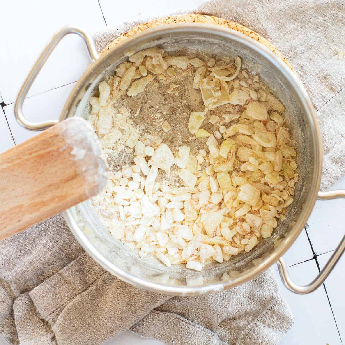 Flour cooked in the pot.