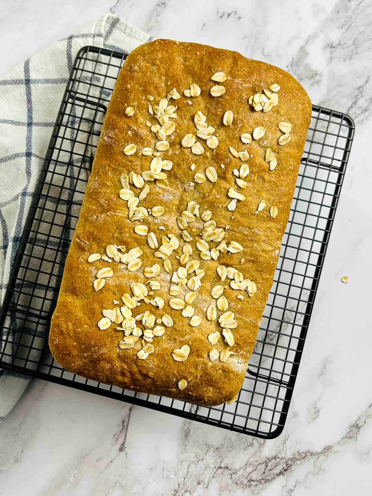 Baked bread on a wire rack.