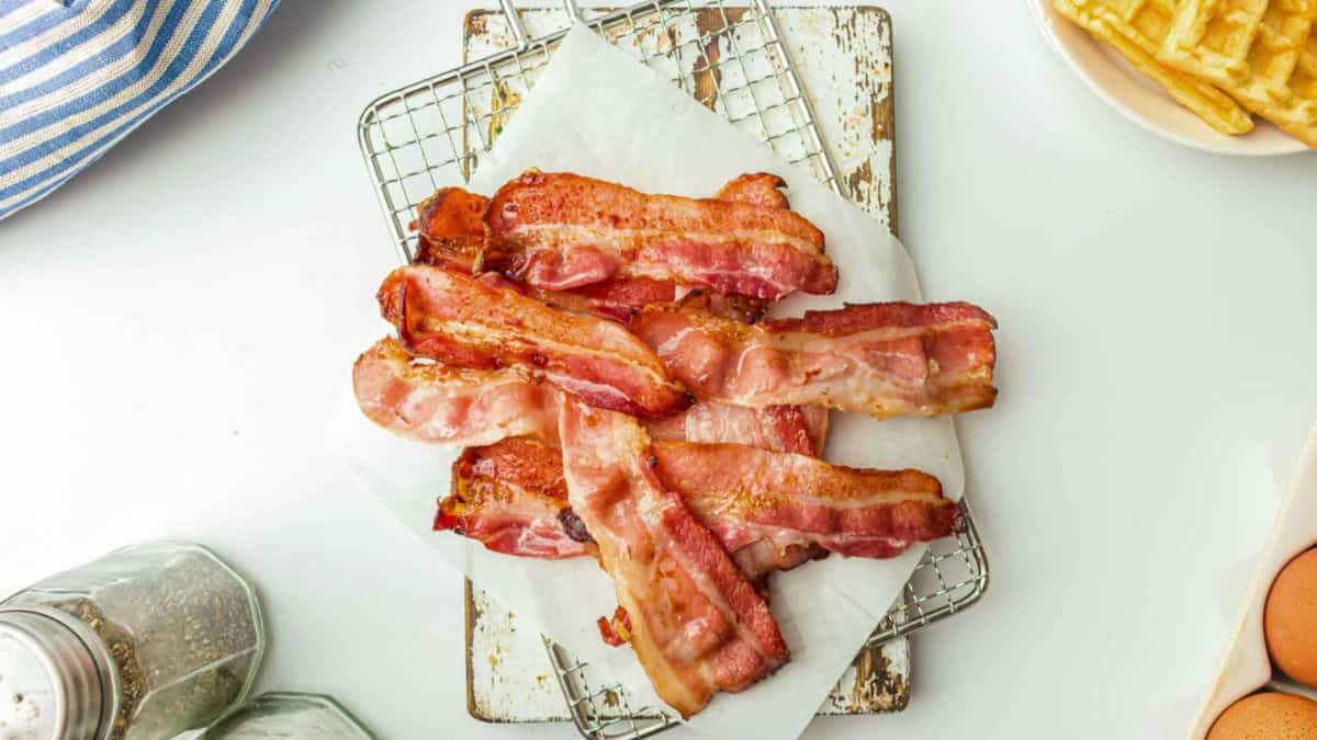 Air fryer bacon social media image.