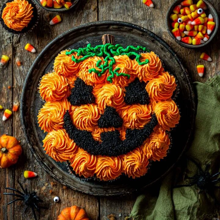 Pumpkin-shaped Halloween pull-apart cupcake cake with orange frosting and vines.